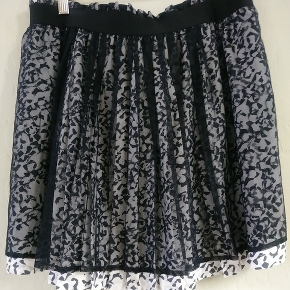 Theory Black & White Ruffle Skirt - Picture 2 of 5